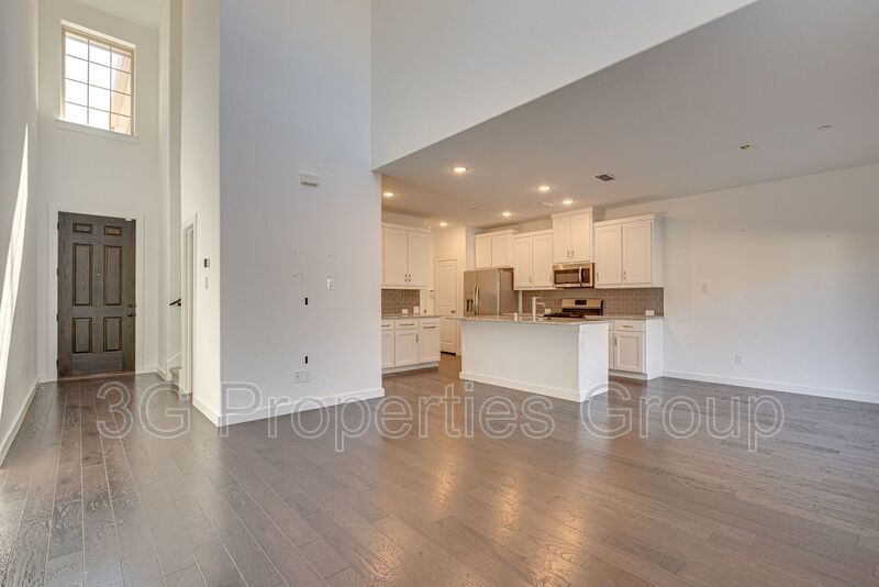 2725 Splendor Lane property image