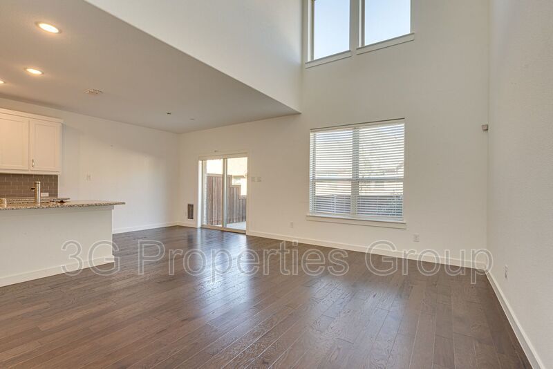 2725 Splendor Lane property image