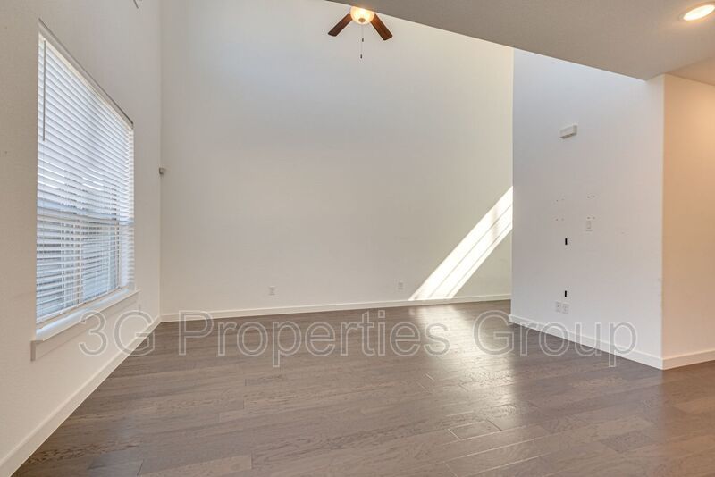 2725 Splendor Lane property image