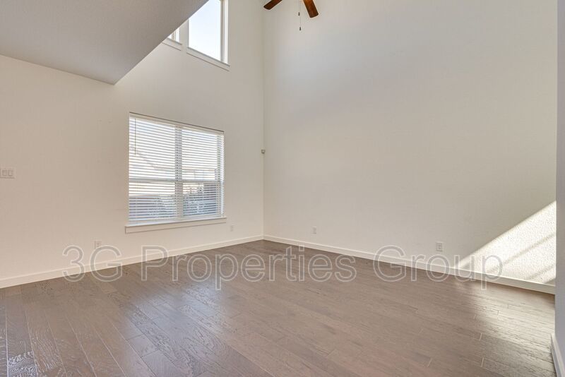 2725 Splendor Lane property image