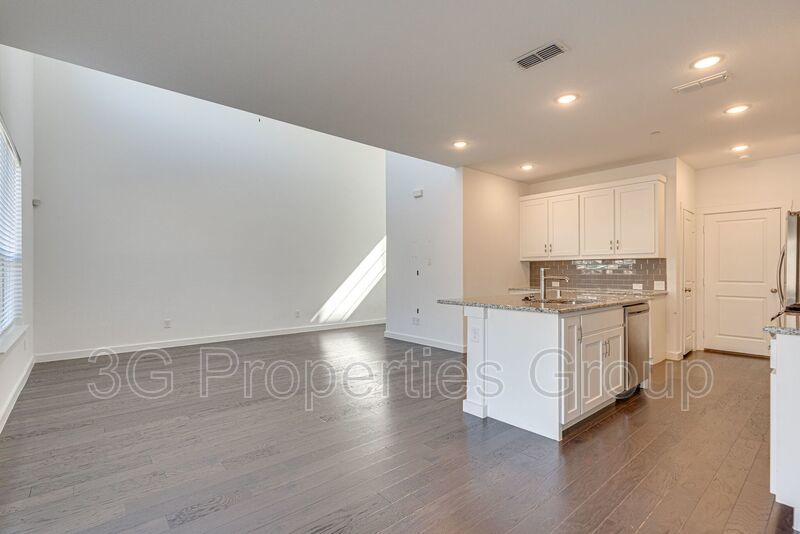 2725 Splendor Lane property image