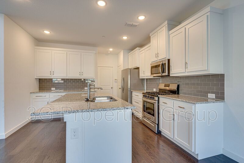 2725 Splendor Lane property image