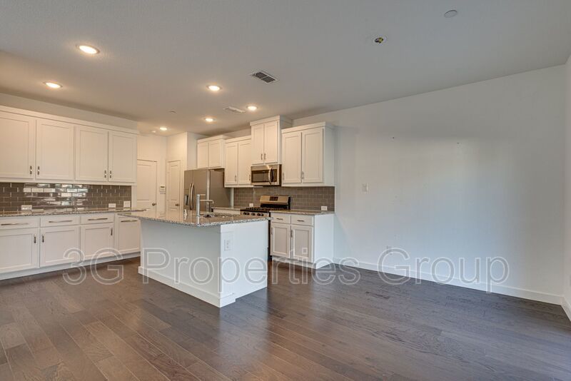 2725 Splendor Lane property image