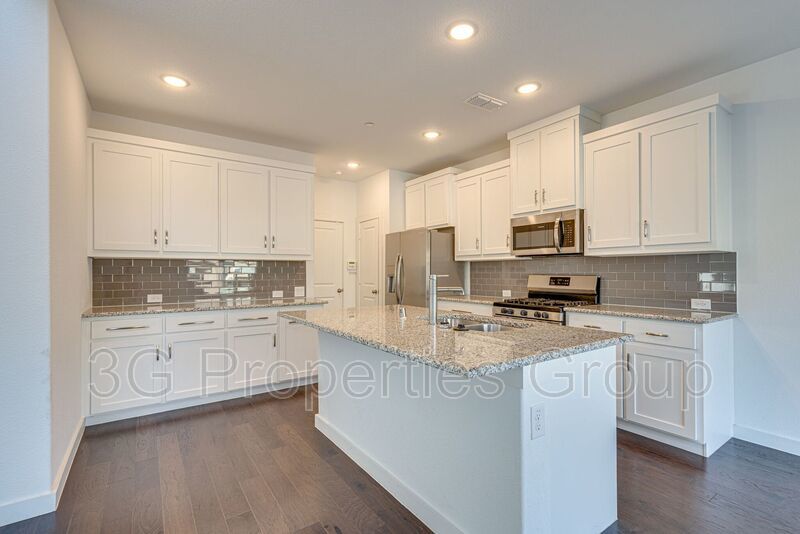 2725 Splendor Lane property image