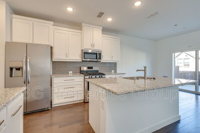 2725 Splendor Lane property image