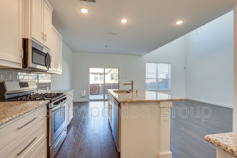 2725 Splendor Lane property image