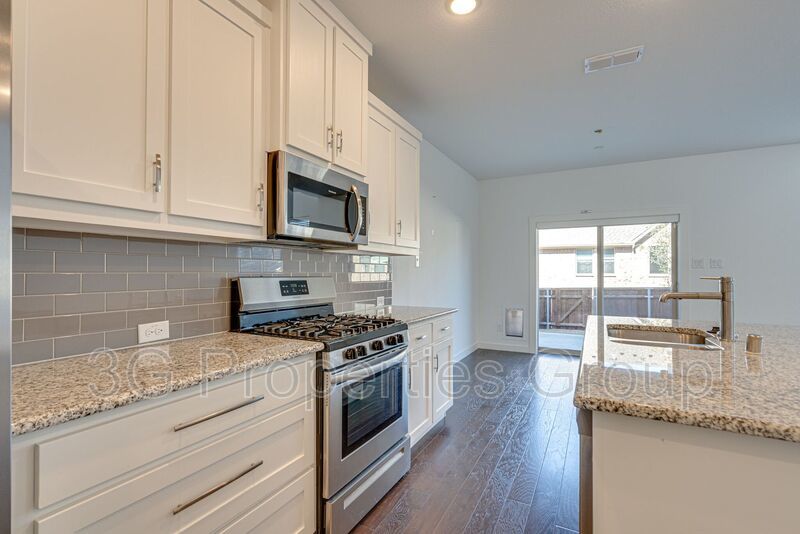 2725 Splendor Lane property image