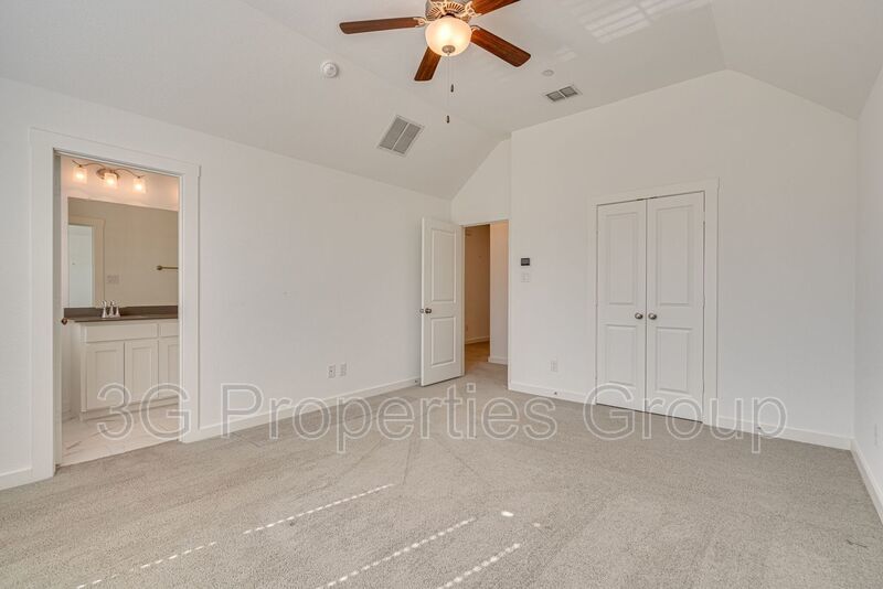 2725 Splendor Lane property image