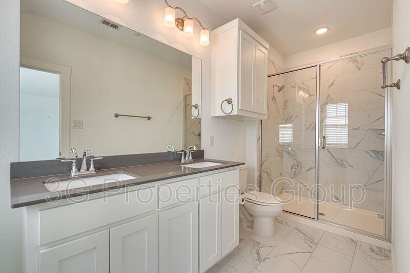 2725 Splendor Lane property image