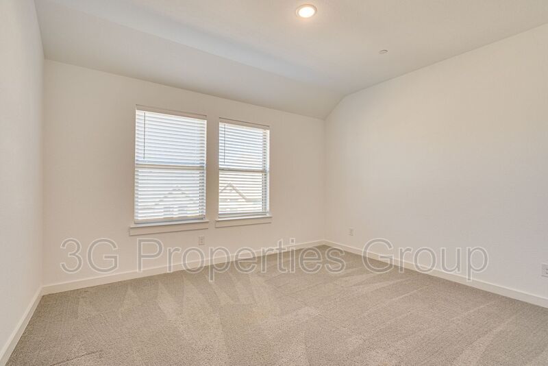 2725 Splendor Lane property image