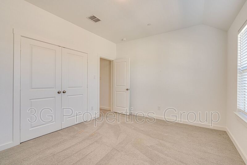 2725 Splendor Lane property image