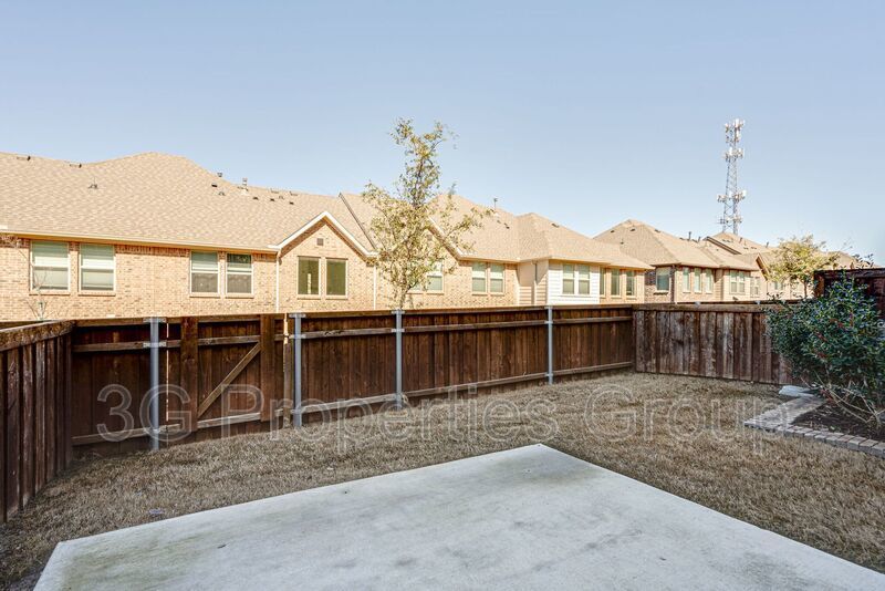 2725 Splendor Lane property image