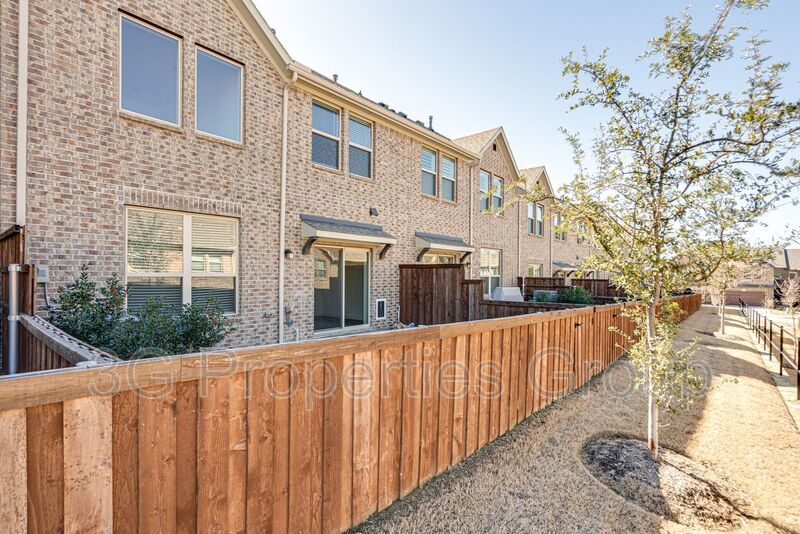 2725 Splendor Lane property image