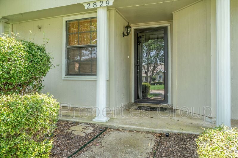 2829 London Lane property image