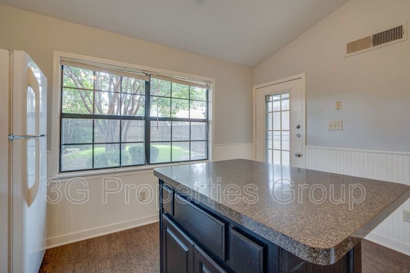 2829 London Lane property image