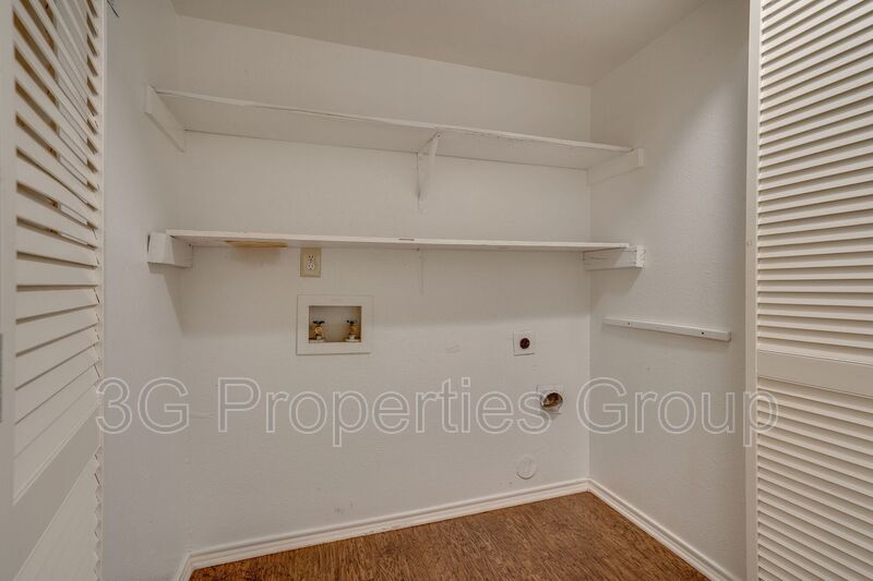 2829 London Lane property image