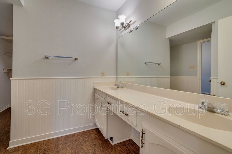 2829 London Lane property image