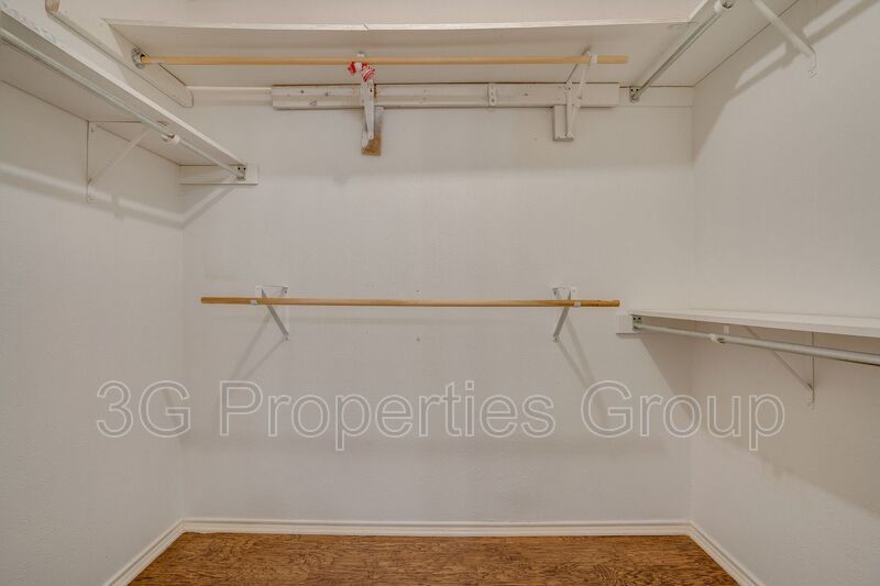 2829 London Lane property image