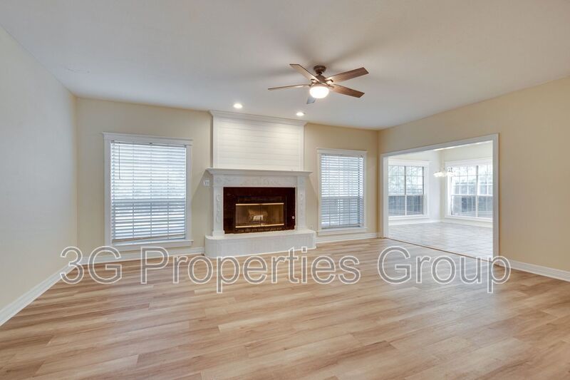 3937 Valley View Lane property image