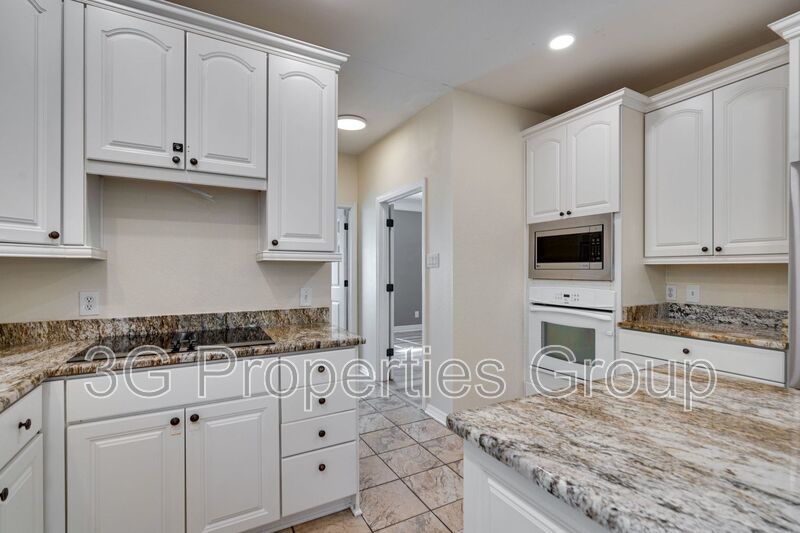 3937 Valley View Lane property image