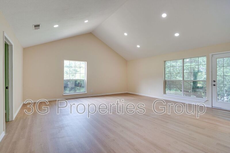 3937 Valley View Lane property image