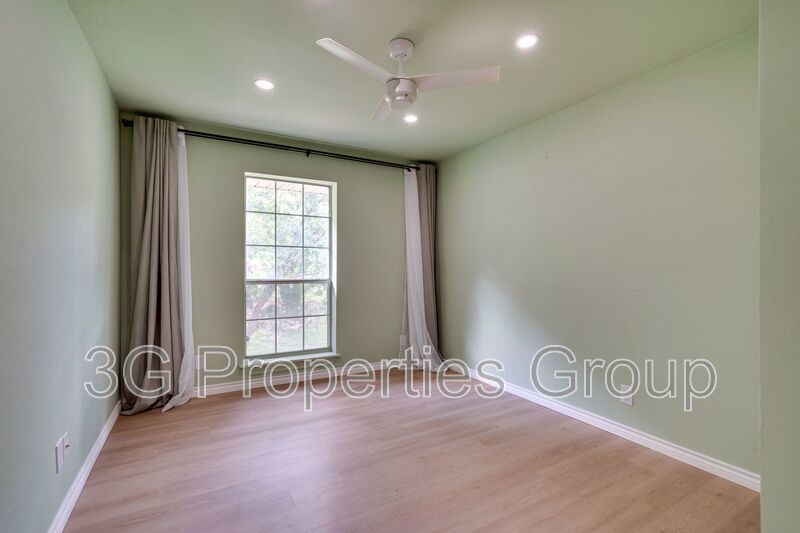 3937 Valley View Lane property image