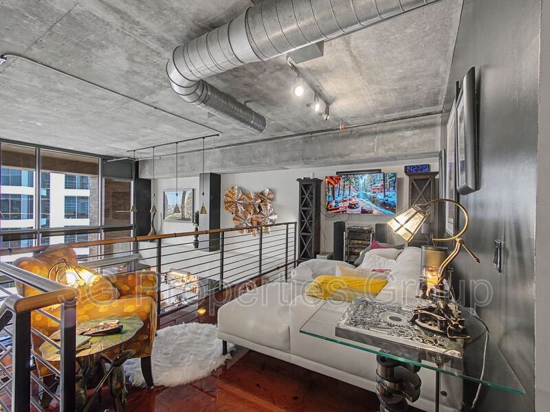 1999 Mckinney Ave property image