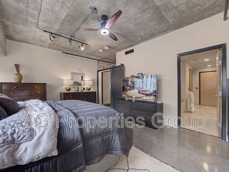 1999 Mckinney Ave property image