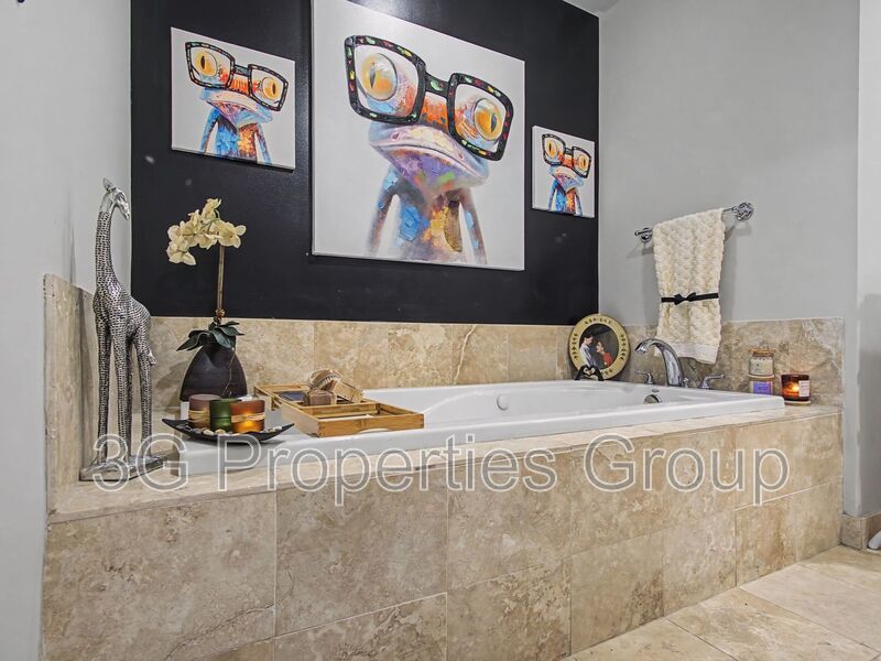 1999 Mckinney Ave property image