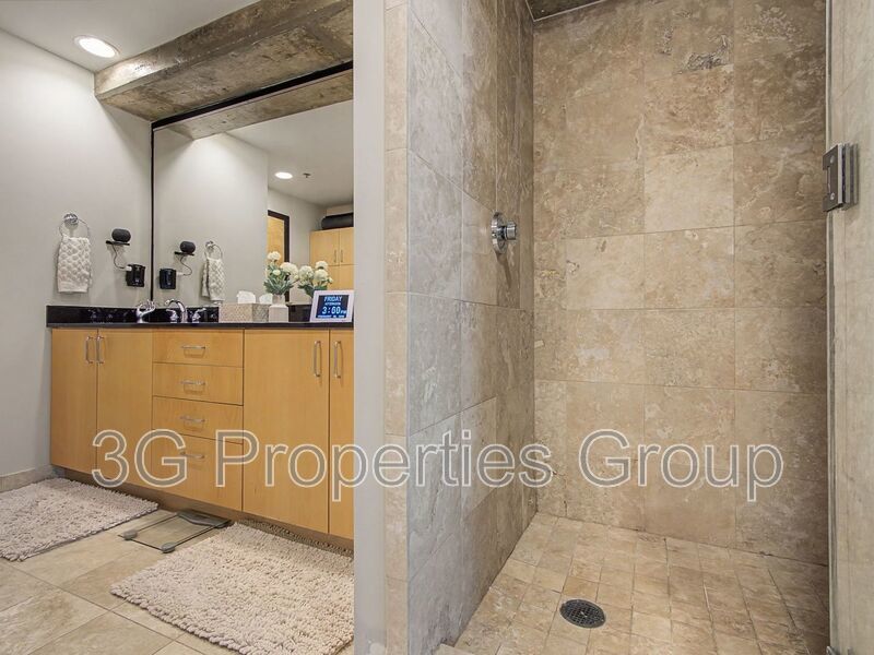 1999 Mckinney Ave property image