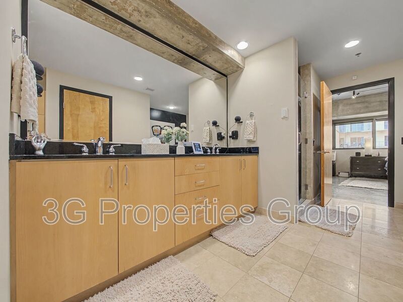 1999 Mckinney Ave property image