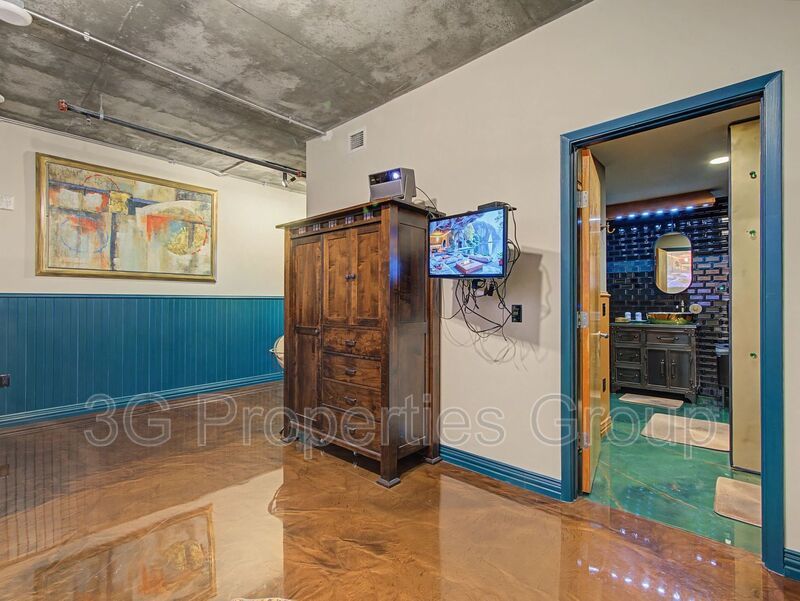 1999 Mckinney Ave property image