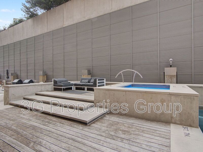 1999 Mckinney Ave property image