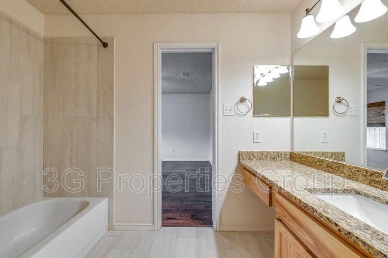 1561 Knottingham Drive property image