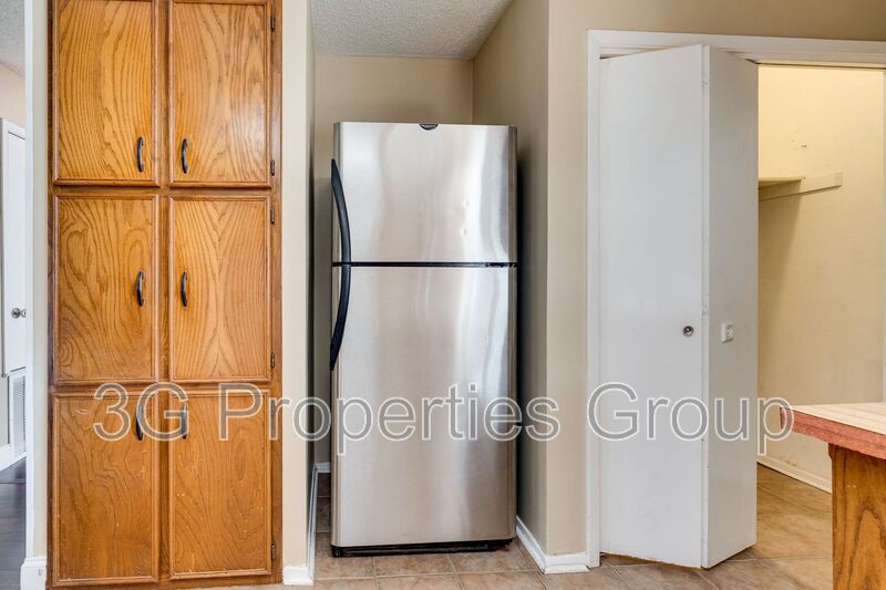 613 Hunters Glen St property image