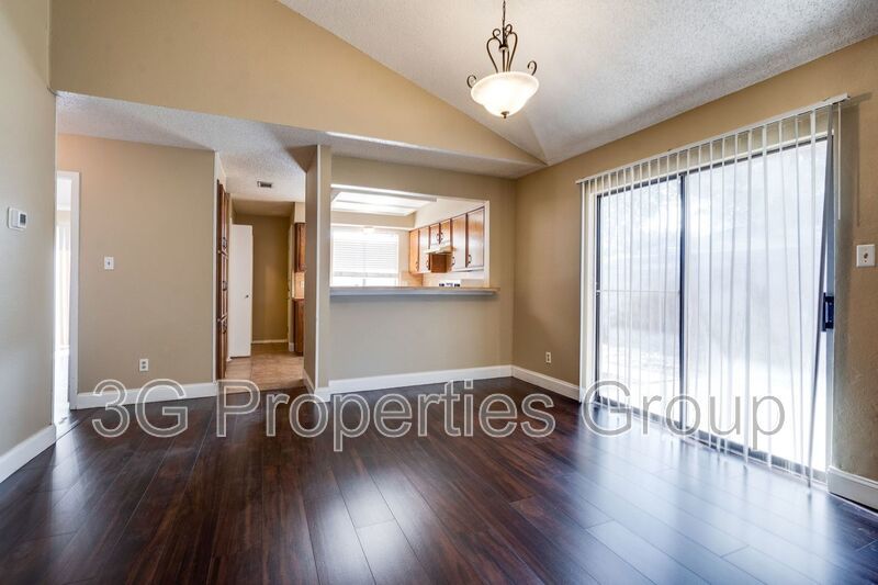 613 Hunters Glen St property image