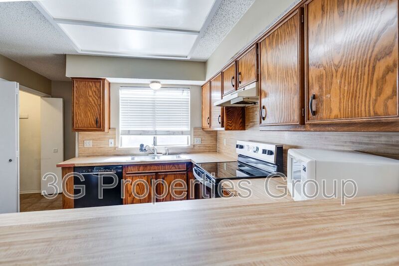 613 Hunters Glen St property image