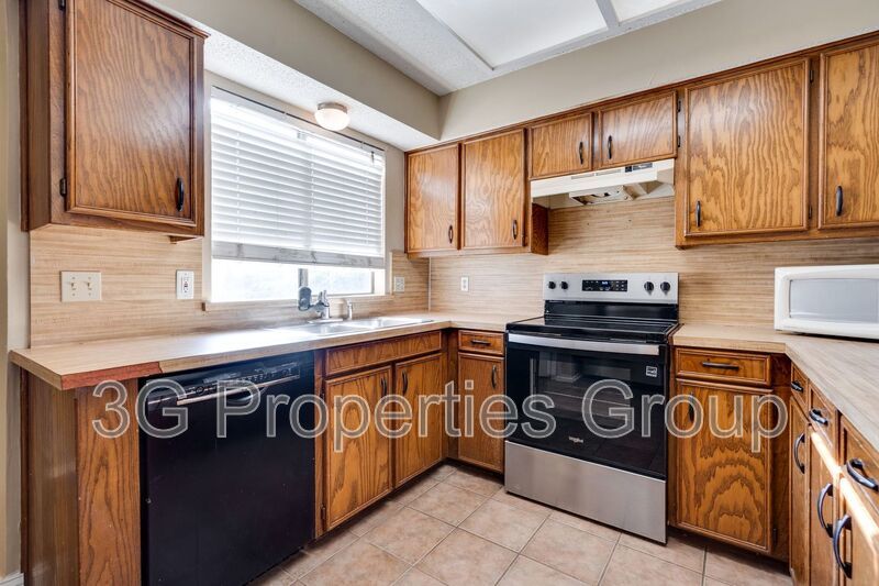 613 Hunters Glen St property image