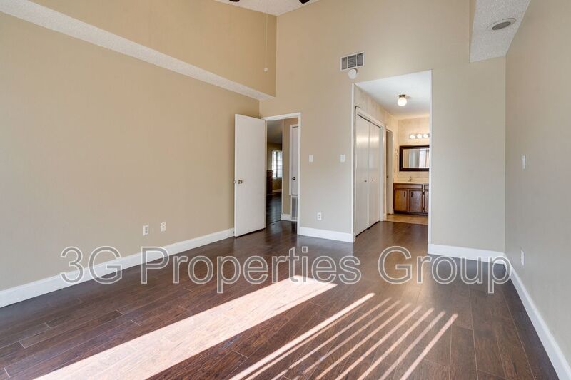 613 Hunters Glen St property image