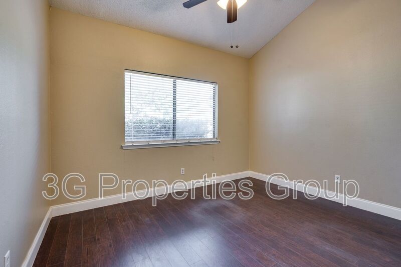 613 Hunters Glen St property image