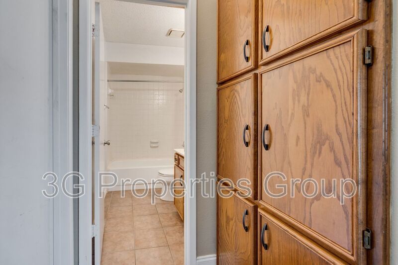 613 Hunters Glen St property image