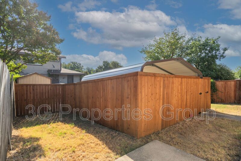 613 Hunters Glen St property image