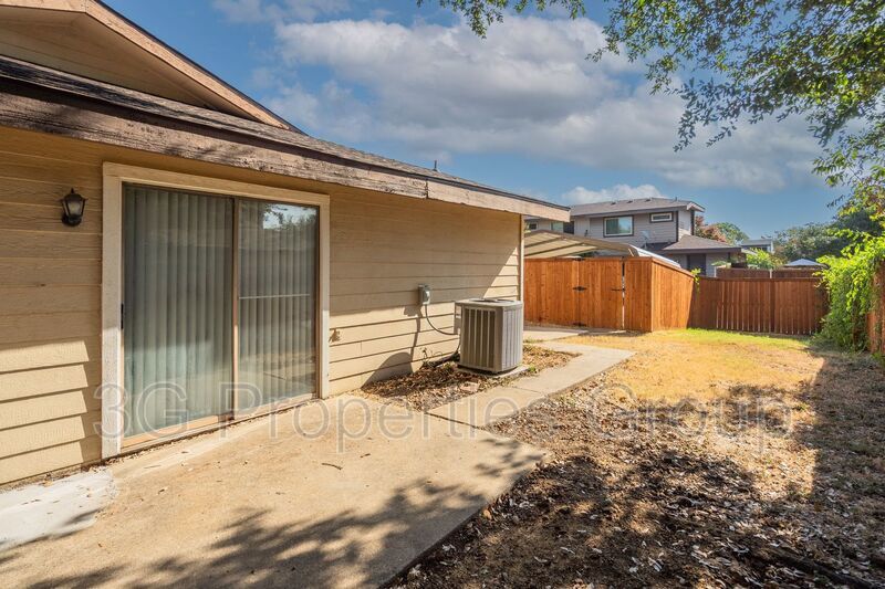 613 Hunters Glen St property image