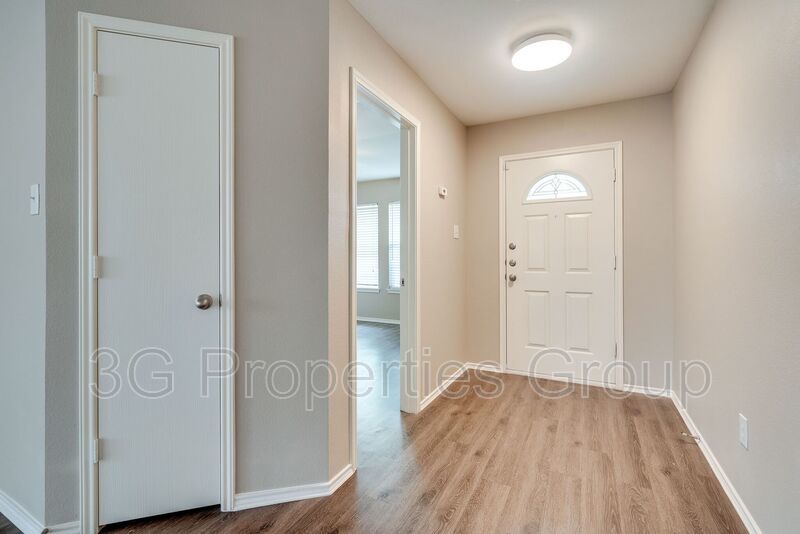 1901 Foxfield Way property image