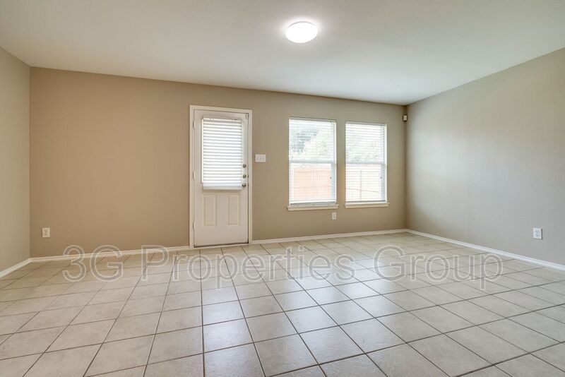 1901 Foxfield Way property image