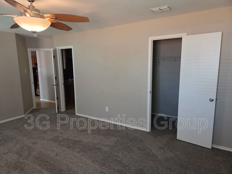 1901 Foxfield Way property image