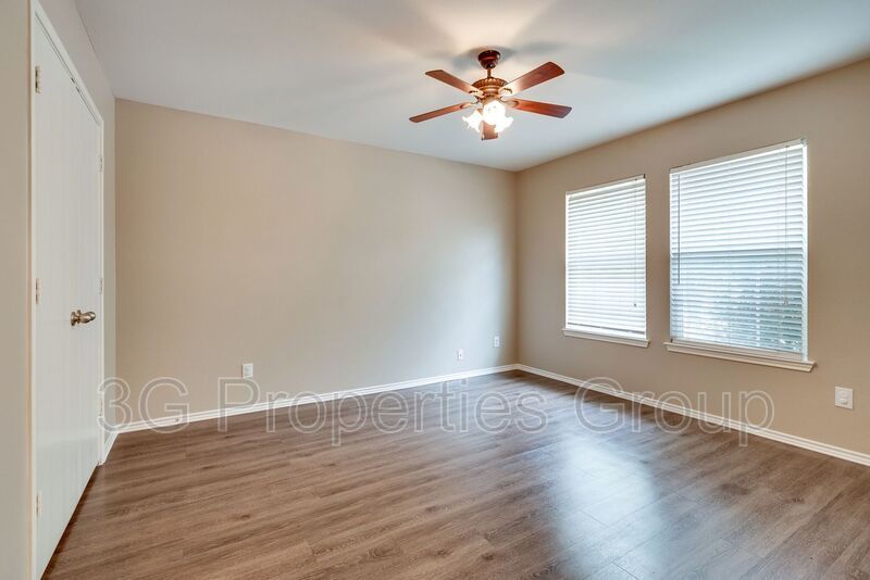 1901 Foxfield Way property image
