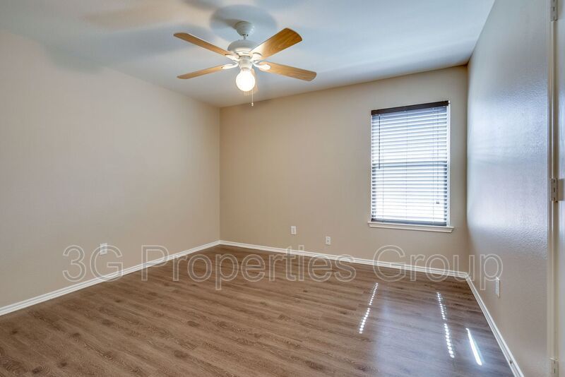 1901 Foxfield Way property image