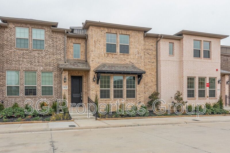 913 Ponds Edge property image
